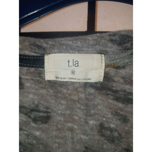 T. la T-Shirt Multicolored Size Medium Short Sleeve Cuffed Leopard Print Top - Picture 3 of 3